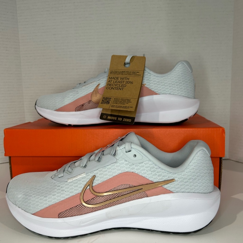 Nike Downshifter 13, Color White/MTLC Red Bronze and Size 9